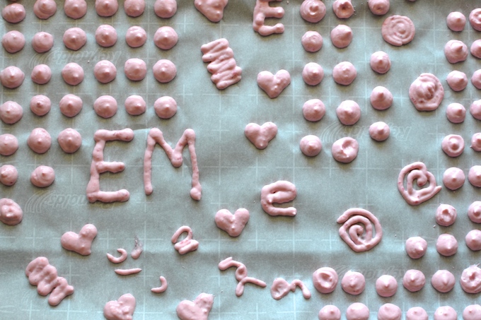 Tuning fine motor skills making Frozen Yogurt Drops! ~sweetpeasandabcs.com