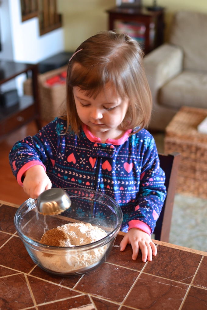 Ten Ways to Encourage Kids to Try New Foods - Suggestions for encouraging even the pickiest eaters to try something new! ~sweetpeasandabcs.com