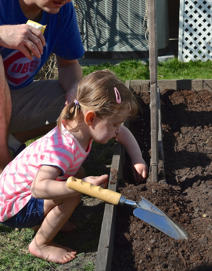 Plant a Seed, Watch it Grow! - Pledge an "Act of Green" by starting a small herb and vegetable garden with your kids! ~sweetpeasandabcs.com