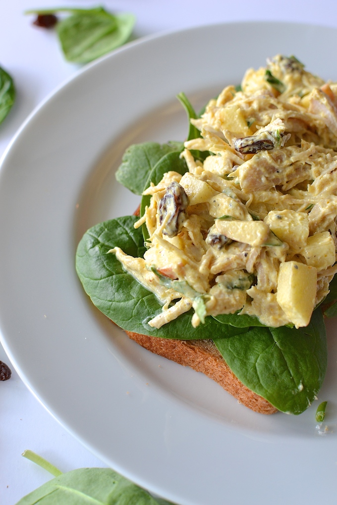 Curry Chicken Salad - With shredded chicken, crunchy apples, chewy raisins and a 3-ingredient (no mayo!) dressing, this is an easy, make-ahead recipe for lunch! ~sweetpeasandabcs.com