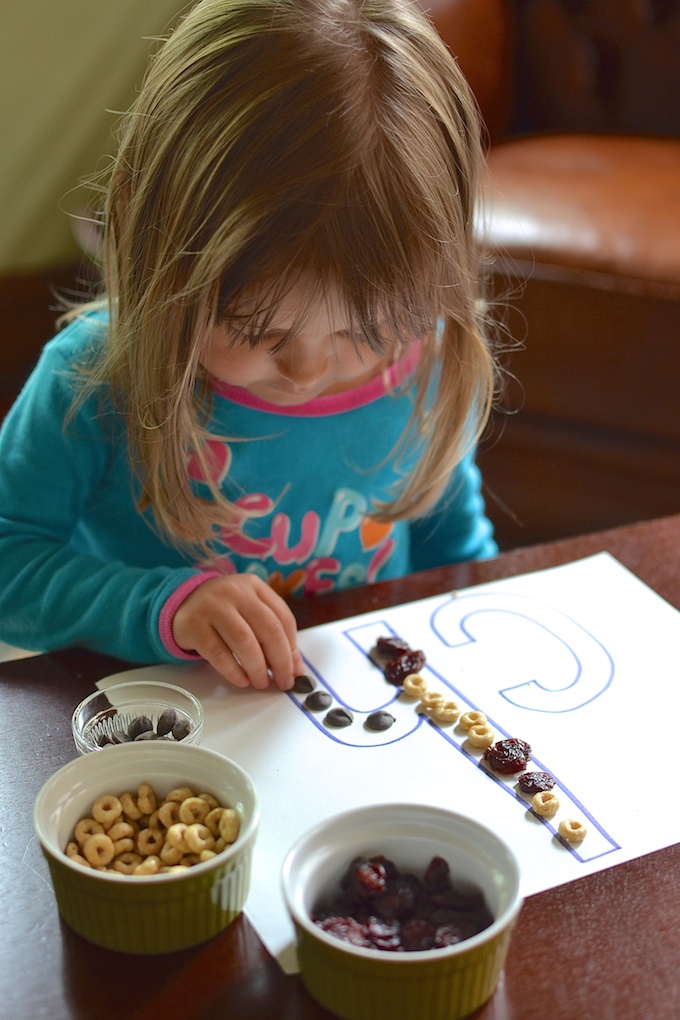 Exploring the digraph "ch" using chewy cherries and other "ch" treats! ~sweetpeasandabcs.com