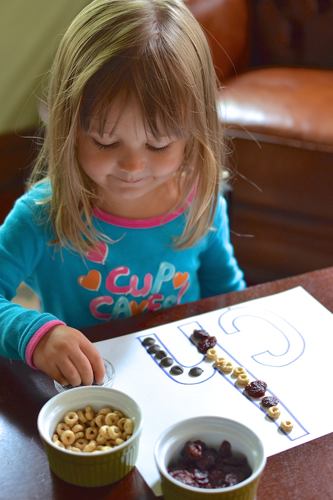 Exploring the digraph "ch" using chewy cherries and other "ch" treats! ~sweetpeasandabcs.com