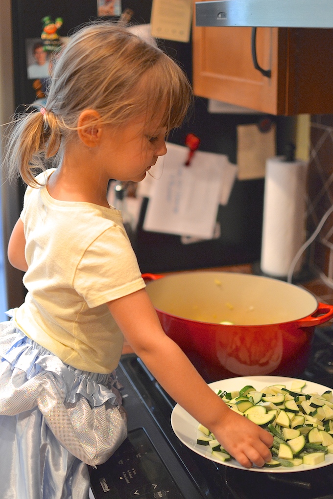 Making Garden Minestrone Soup ~sweetpeasandabcs.com