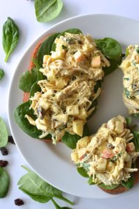 Curry Chicken Salad - With shredded chicken, crunchy apples, chewy raisins and a 3-ingredient (no mayo!) dressing, this is an easy, make-ahead recipe for lunch! ~sweetpeasandabcs.com